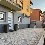 Apartment A & N With Free Private Parking