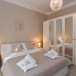 Apartment Lera With Private Parking, 150M From Sea