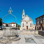 Gorgeous Home In Rezanci With Jacuzzi