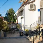Apartment Edera, Near The Town In A Quiet Location