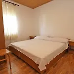 Apartments Davor 996